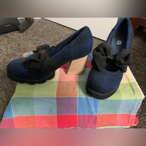 Navy blue and black chunky heels with bow size 8 - Picture 1 of 5